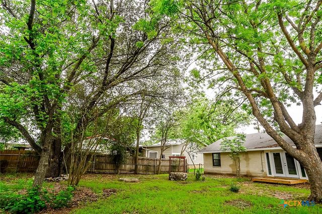 1225 W Coll Street, New Braunfels, TX 78130