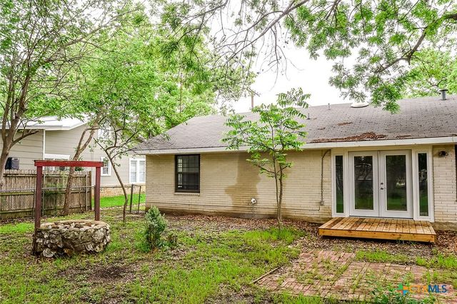 1225 W Coll Street, New Braunfels, TX 78130