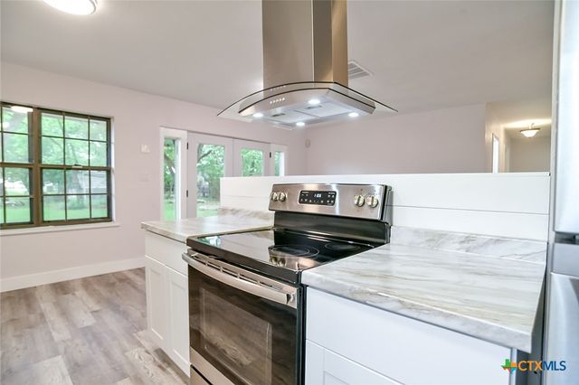 1225 W Coll Street, New Braunfels, TX 78130