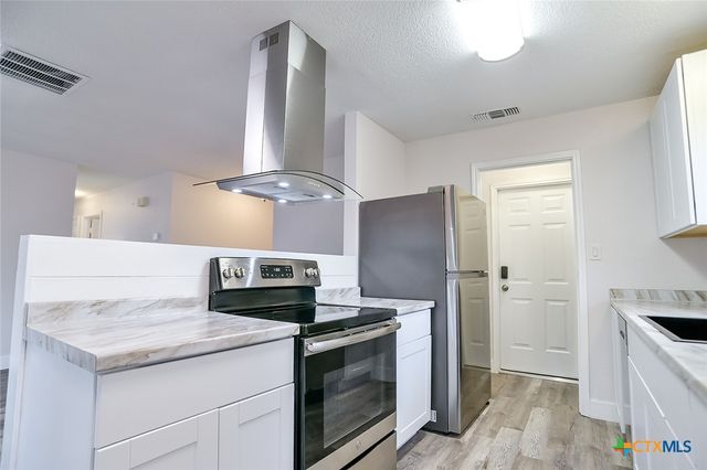 1225 W Coll Street, New Braunfels, TX 78130