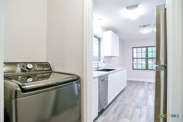 1225 W Coll Street, New Braunfels, TX 78130