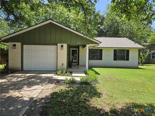 1225 W Coll Street, New Braunfels, TX 78130