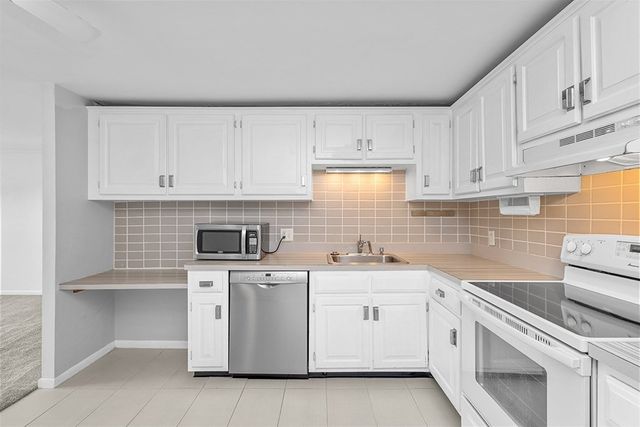91 Pleasant St C11, Medfield, MA 02052