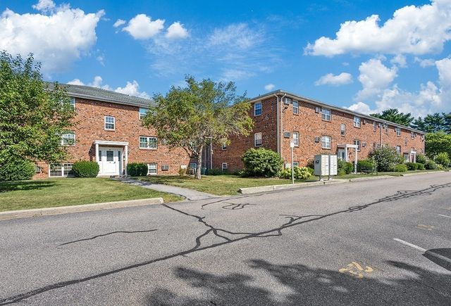 91 Pleasant St C11, Medfield, MA 02052