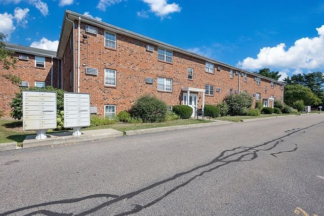 91 Pleasant St C11, Medfield, MA 02052