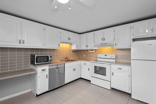91 Pleasant St C11, Medfield, MA 02052