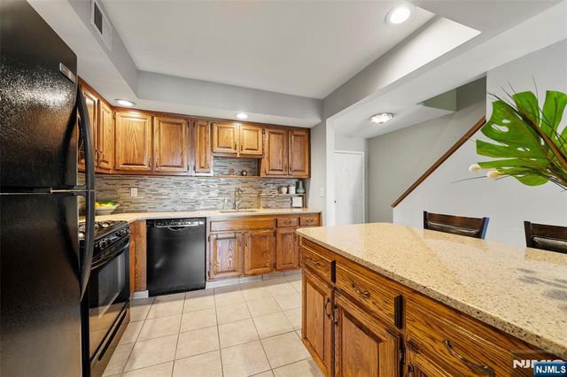 24 Meadowview Court, Leonia, NJ 07605