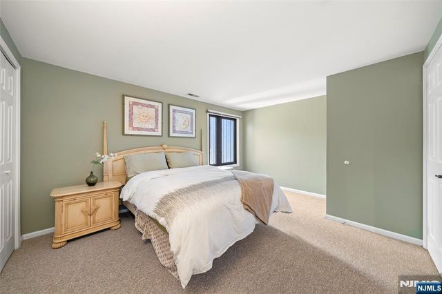 24 Meadowview Court, Leonia, NJ 07605