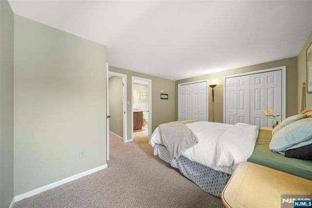 24 Meadowview Court, Leonia, NJ 07605