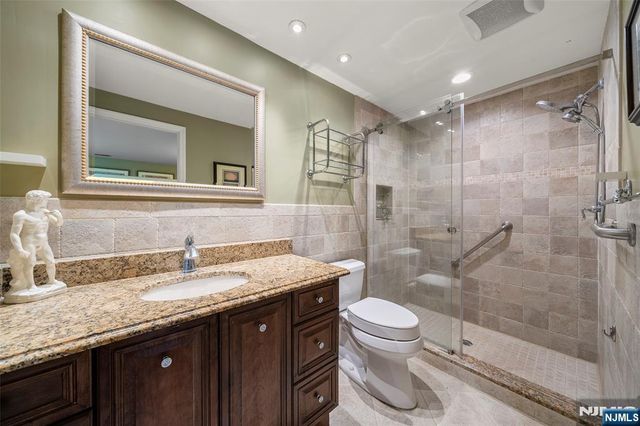 24 Meadowview Court, Leonia, NJ 07605