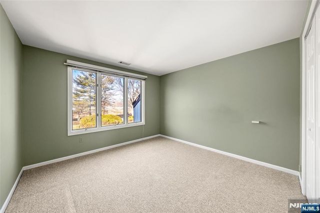 24 Meadowview Court, Leonia, NJ 07605