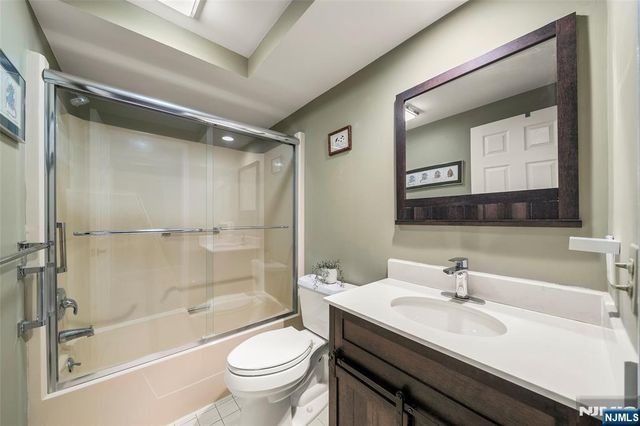 24 Meadowview Court, Leonia, NJ 07605