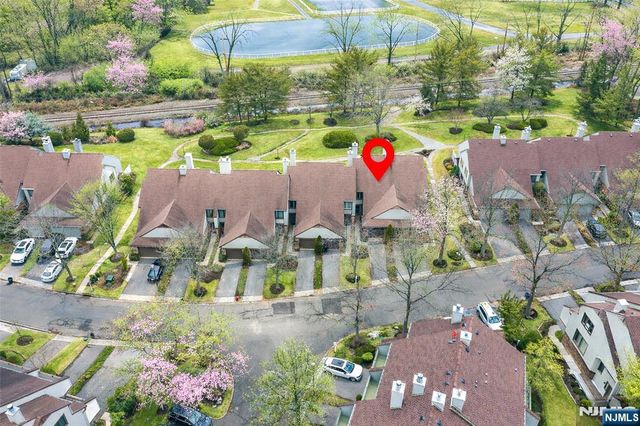 24 Meadowview Court, Leonia, NJ 07605