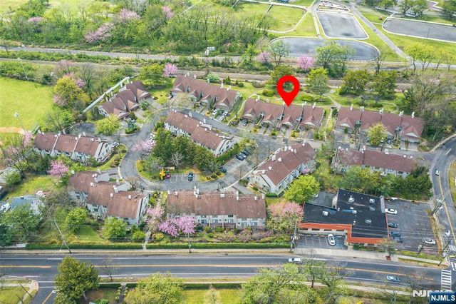 24 Meadowview Court, Leonia, NJ 07605