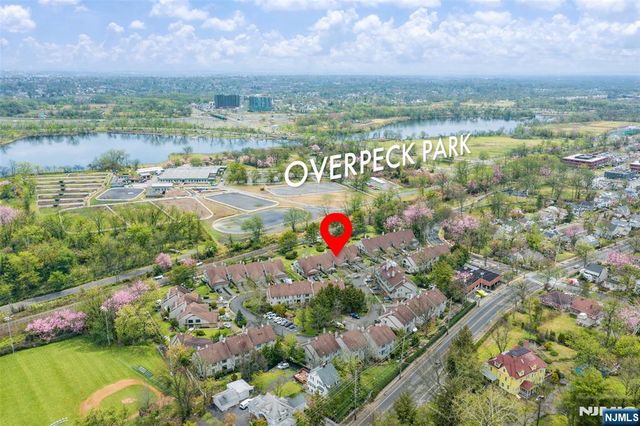 24 Meadowview Court, Leonia, NJ 07605