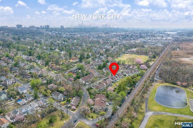 24 Meadowview Court, Leonia, NJ 07605