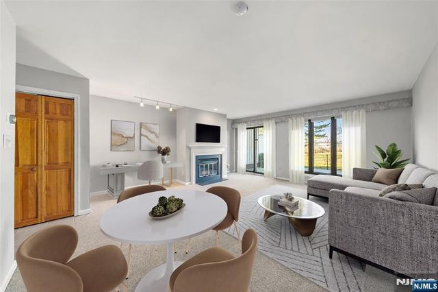 24 Meadowview Court, Leonia, NJ 07605