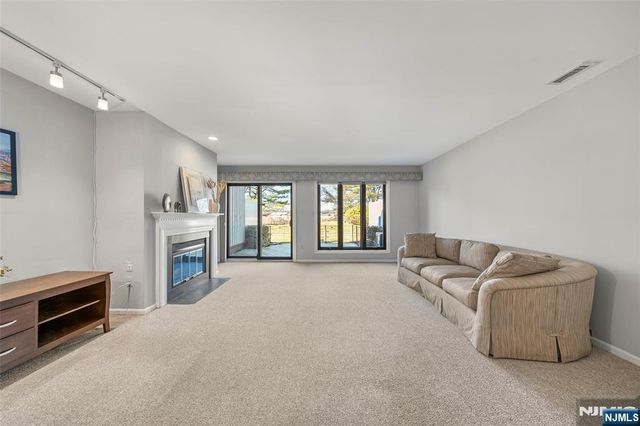 24 Meadowview Court, Leonia, NJ 07605