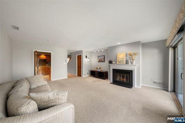 24 Meadowview Court, Leonia, NJ 07605