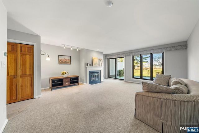 24 Meadowview Court, Leonia, NJ 07605