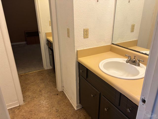 6920 Heather Oaks Dr, Pensacola, FL 32506
