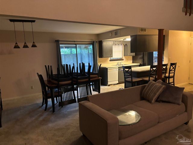 6920 Heather Oaks Dr, Pensacola, FL 32506