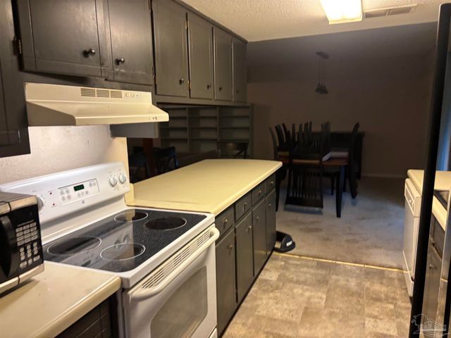 6920 Heather Oaks Dr, Pensacola, FL 32506