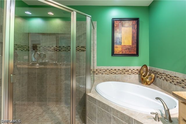 8070 Players Cove DR 102, Naples, FL 34113