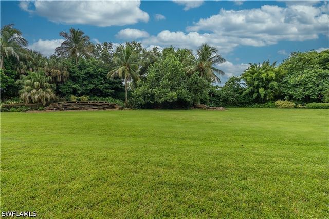 8070 Players Cove DR 102, Naples, FL 34113