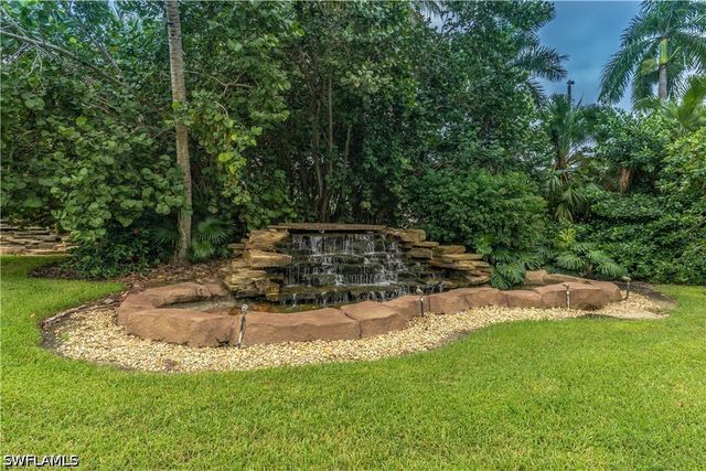 8070 Players Cove DR 102, Naples, FL 34113