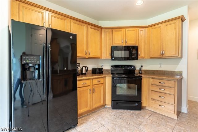 8070 Players Cove DR 102, Naples, FL 34113