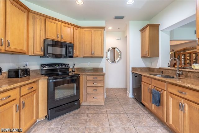8070 Players Cove DR 102, Naples, FL 34113