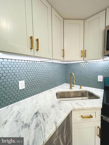 352 ROOSEVELT AVE, Lindenwold, NJ 08021