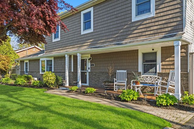 2 Pentmoor Drive, Mastic, NY 11950