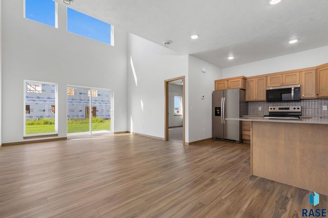 5707 E Avett Pl Place, Sioux Falls, SD 57108