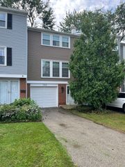 1813 Bromley Court, Schaumburg, IL 60194