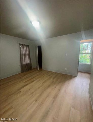 556 W Myrtle Avenue, Youngstown, OH 44511