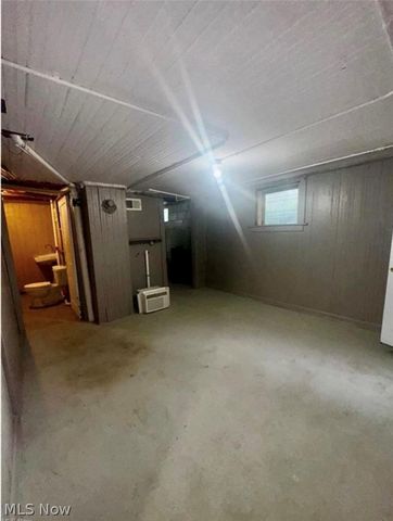 556 W Myrtle Avenue, Youngstown, OH 44511