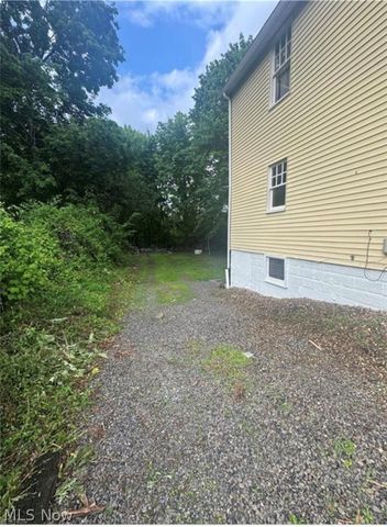 556 W Myrtle Avenue, Youngstown, OH 44511