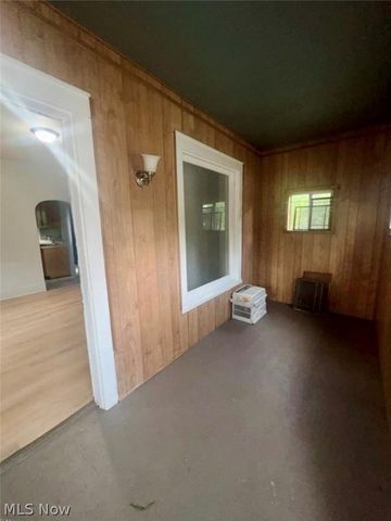 556 W Myrtle Avenue, Youngstown, OH 44511