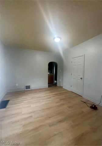 556 W Myrtle Avenue, Youngstown, OH 44511