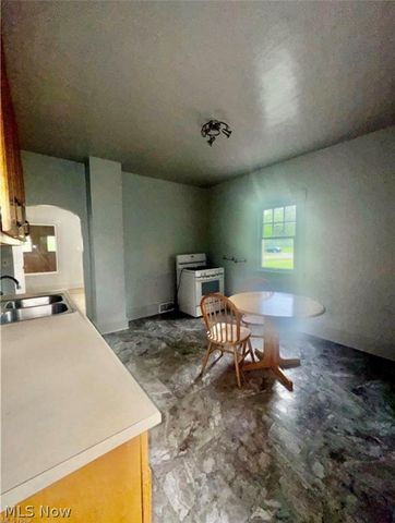 556 W Myrtle Avenue, Youngstown, OH 44511