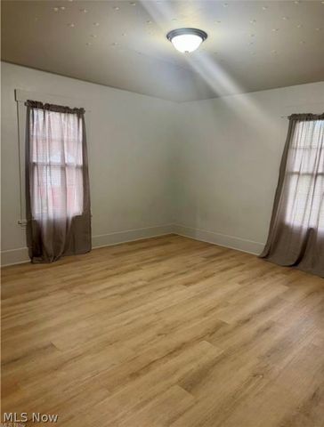 556 W Myrtle Avenue, Youngstown, OH 44511