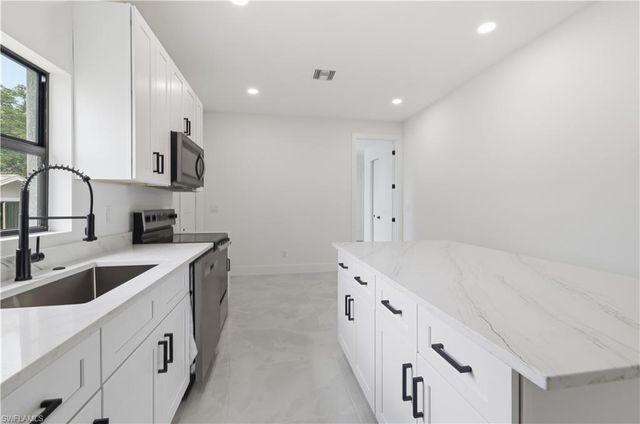 4030 Washington AVE, Fort Myers, FL 33916