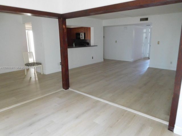 323 Ives Dairy Rd 323-06, Miami, FL 33179
