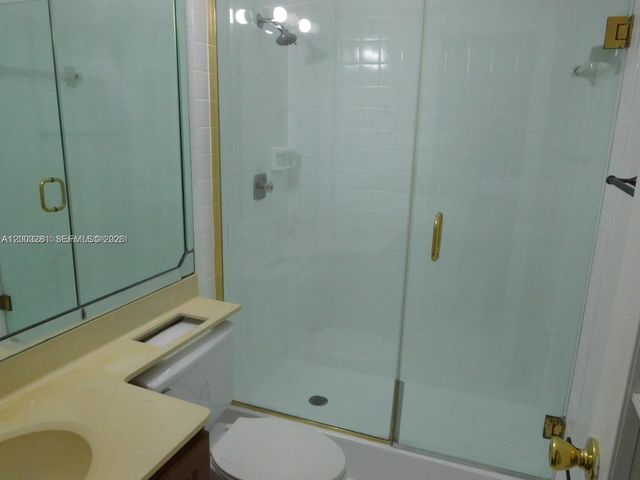 323 Ives Dairy Rd 323-06, Miami, FL 33179