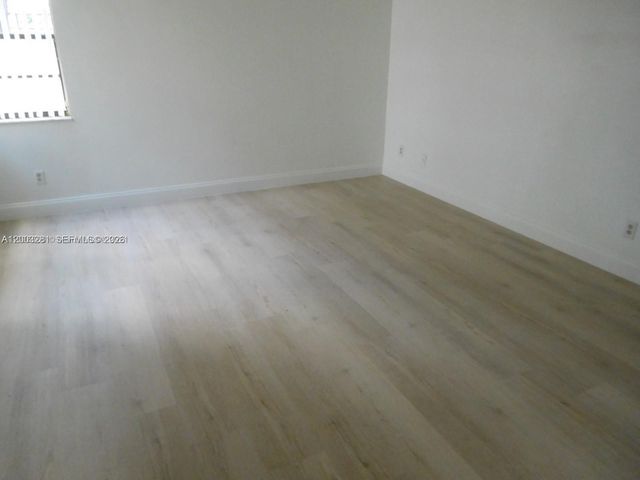 323 Ives Dairy Rd 323-06, Miami, FL 33179