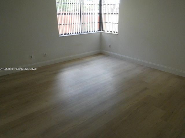 323 Ives Dairy Rd 323-06, Miami, FL 33179