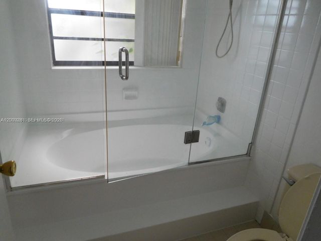 323 Ives Dairy Rd 323-06, Miami, FL 33179