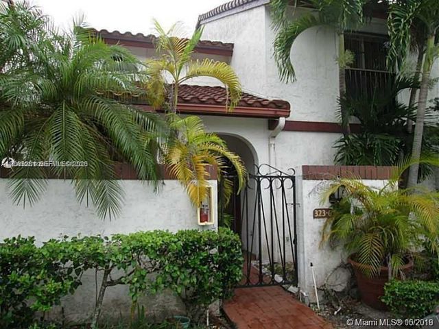 323 Ives Dairy Rd 323-06, Miami, FL 33179